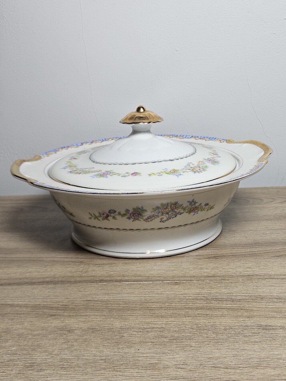 Chatham China Japan Covered Vegetable Bowl Floral Gold Round